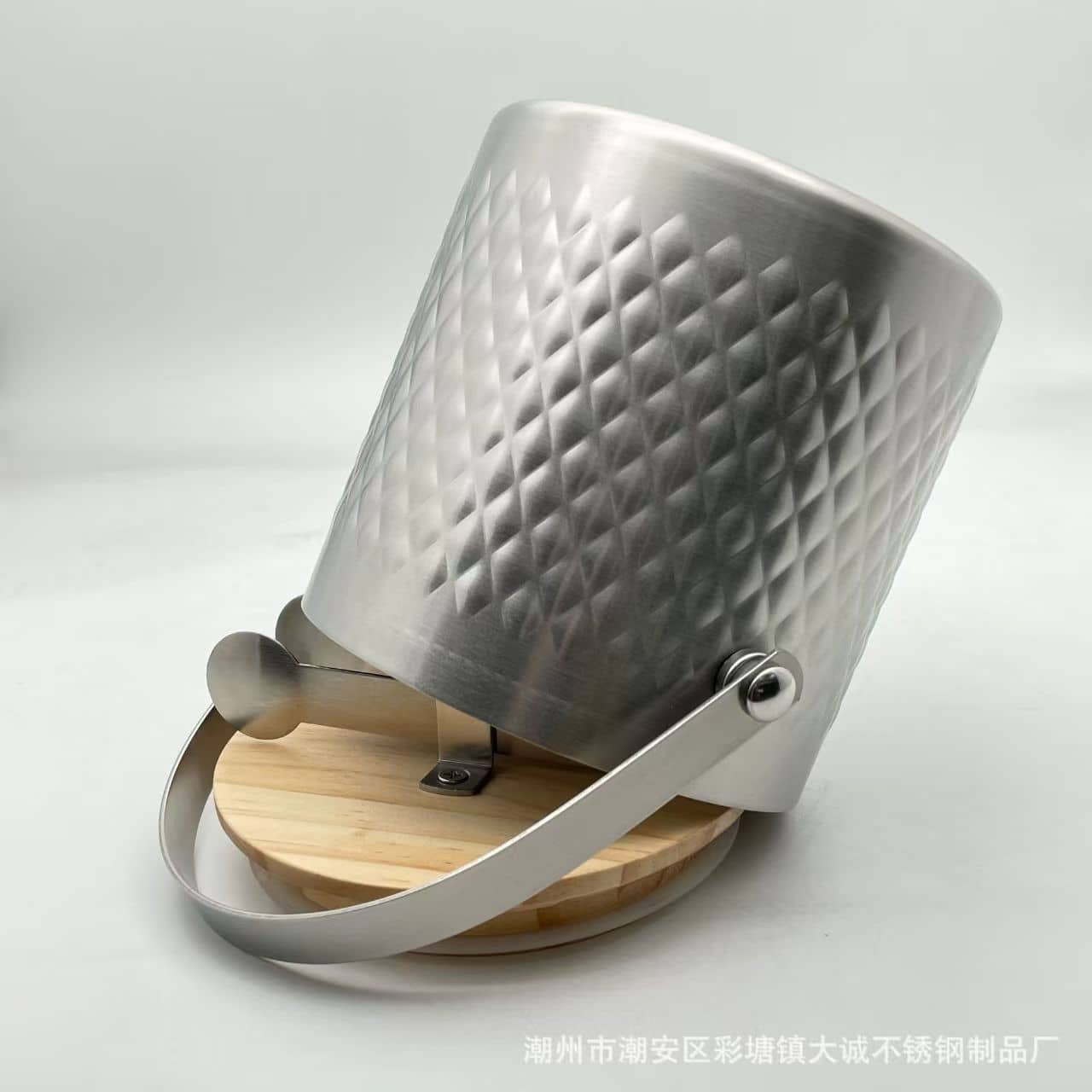 Diamond-patterned double-wall stainless steel ice bucket