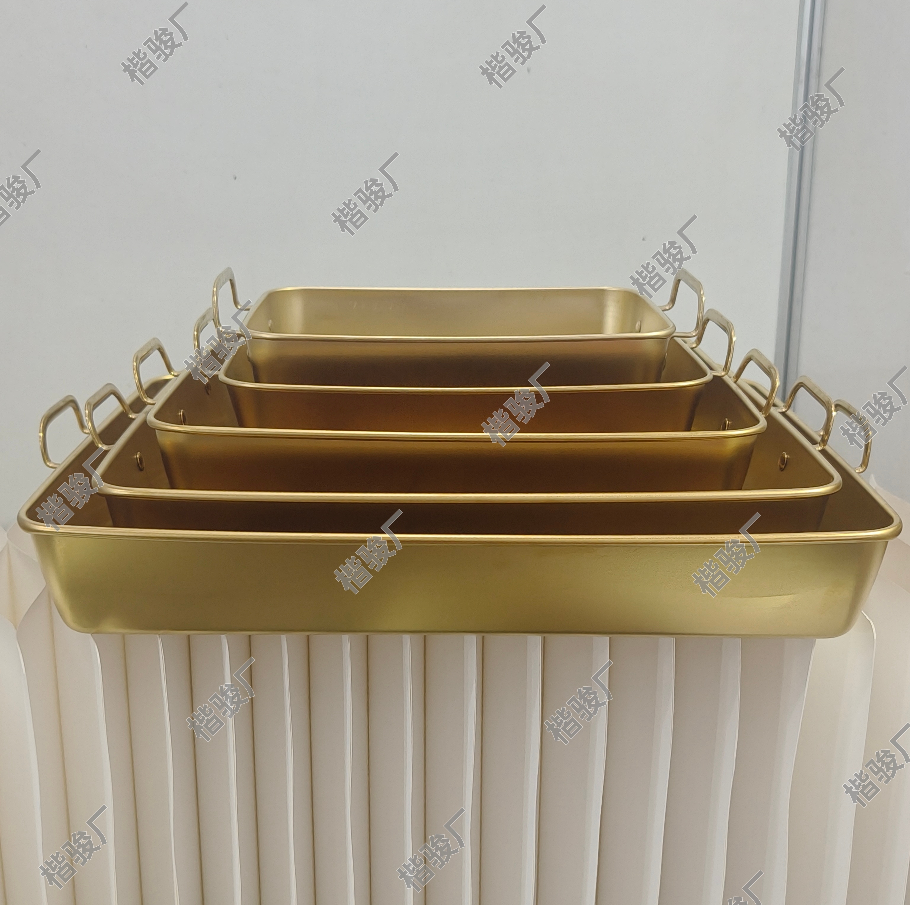 Multi-purpose plate with handle