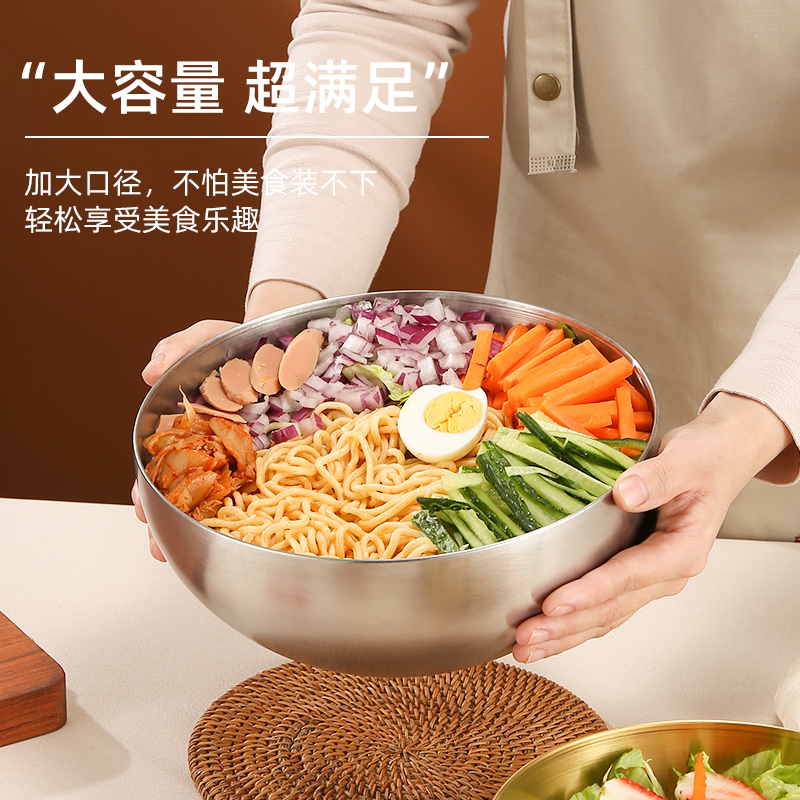 Inward-curved edge salad bowl